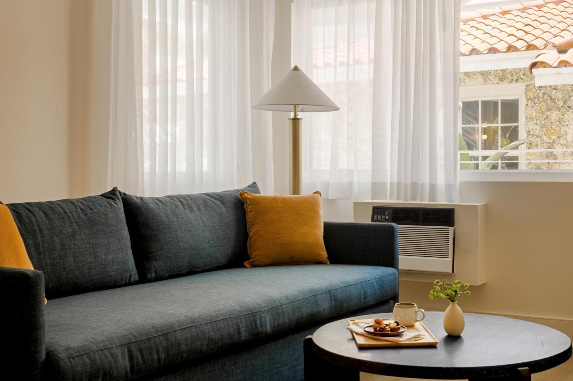 The Deco Hotel South Beach, Sonder By Marriott Bonvoy Miami Beach Exterior photo